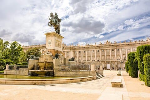 Visita guiada al Palacio Real de Madrid eSIM gratis