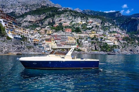 Tour privado en barco por la costa de Amalfi y Positano