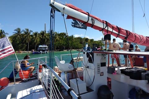 Miami Private 4-timers tur om bord på Great White 50FT Power Catamaran