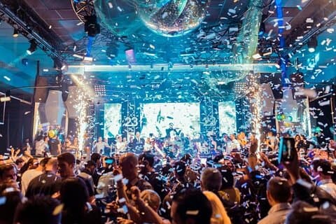 Athen Rooftop Pub Crawl Akropolis Aussicht und Nachtclub Spaß