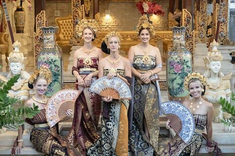 Experimente Bali como uma fotografia tradicional balinesa local