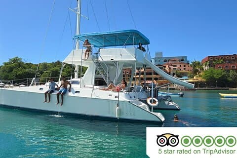 Catamarã privado para grupos até 15 pessoas e almoço a bordo