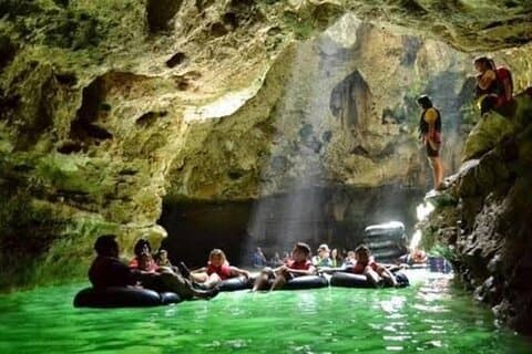 Yogyakarta: Pindulgrottan och Timang Beach Adventure Delad tur