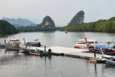 Krabi Khao Khanab Nam Jurassic Världsturné med Mangrove