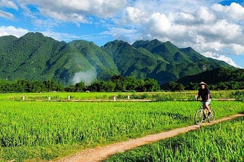 Fra Hanoi: Privat dagstur til Mai Chau's naturskønne landsbyer