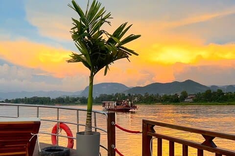 Luang Prabang Halvdagstur med Mekong River Sunset Cruise