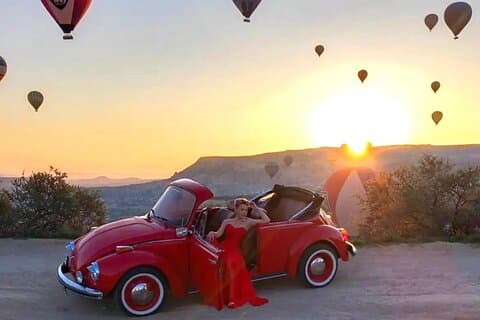 Romance on Wheels : Giro dell'alba in auto d'epoca con vista in mongolfiera