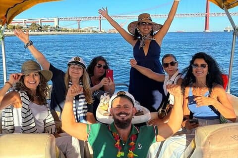 Lisbon Bachelor Party Boat : DJ en vivo, bebidas y vibraciones al atardecer