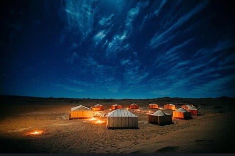 Safari privé dans le désert nocturne, Dune Bashing, promenade à dos de chameau et feu de joie