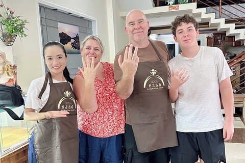 Atelier d'artisanat de bagues en argent à Hoi An