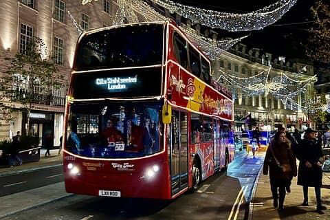 London : Julbelysningstur (buss) + Hop-On Hop-Off 1 - Dagsbåt
