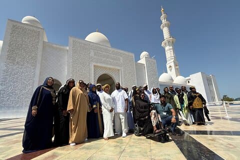Tour privado por la ciudad de Abu Dabi desde Dubai - Gran Mezquita y Museo