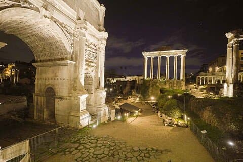 Roman Forums by Night 少人数ウォーキングツアー