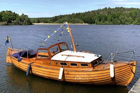 Discover Stockholm by Classic Wooden Boat