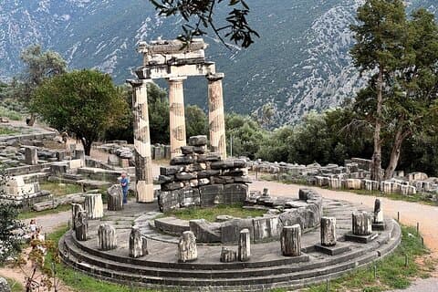 Delphi Historical Private Guided Tour & Thermopylae Hot Springs
