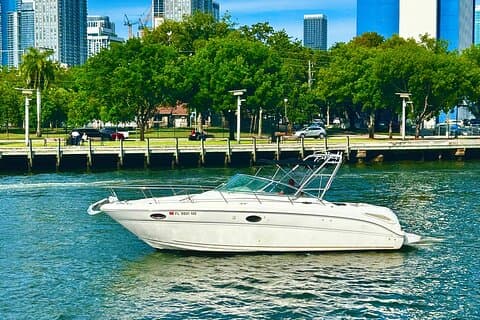 31-foot Miami Private Boat Rental for 12 People