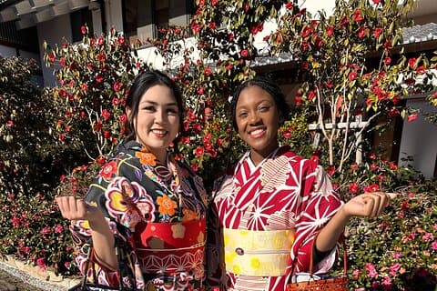 Private Taxi: Photogenic Kimono at Historic Villa & Viral Seaside