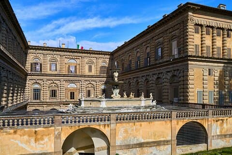 Inträdesbiljetter till Uffizierna och Pittipalatset med värd