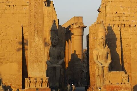 フルガダへの送迎付きプライベートカルナック寺院とルクソール寺院ツアー