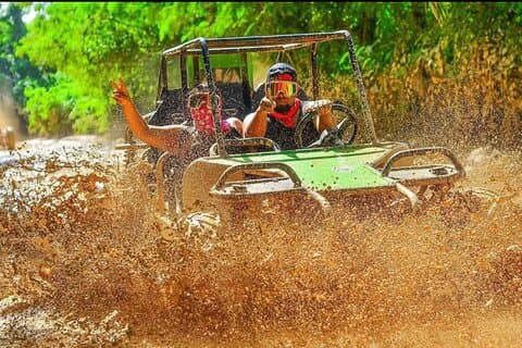 Halbtägige Buggy-Tour zur Wasser-Cenote und zum Macao Beach in Punta Cana