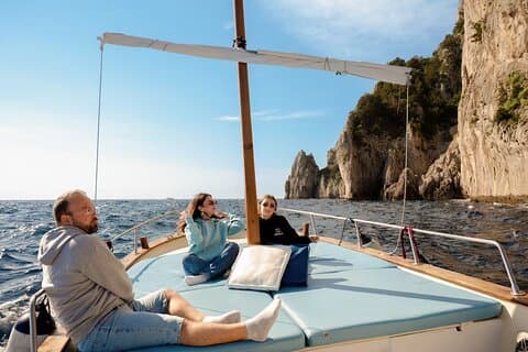 Capri per privéboot – Verborgen grotten en zwemstop
