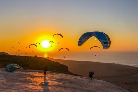 Vuelo en paramotor sobre la costa Taghazout Vistas aéreas de Agadir