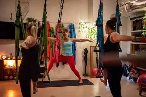 Aerial Yoga Float, stretch og slappe av på Gold Coast