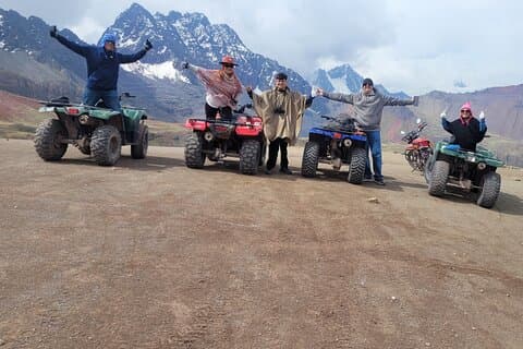 Rainbow Mountain ATV Experience Andes van Peru, korte groep.