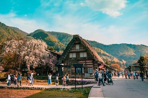 Shirakawago & Kanazawa depuis Osaka en train à balles