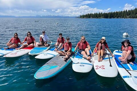 Descubra el paddleboarding en el lago Tahoe