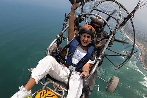 Voli in parapendio motorizzato sulla Costa Verde - Lima