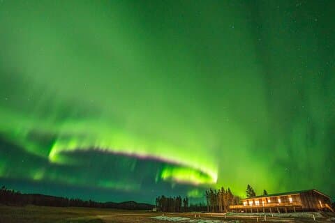 4-Day Whitehorse Northern Lights Tour with Flight Tickets