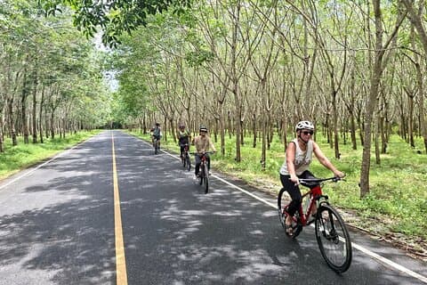 Halve dag fietsen Toon Phrai Waterval Platteland van Phuket