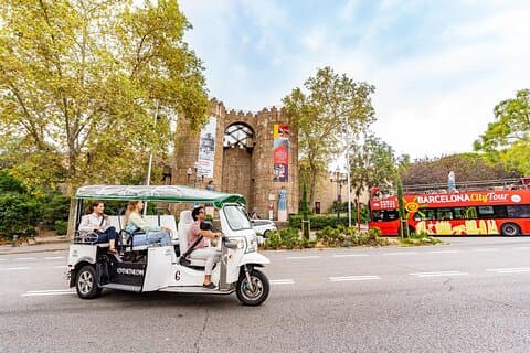 Visite guidée Expert Plus de Barcelone en tuk-tuk écologique privé