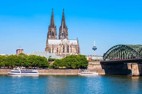 Hello Cologne : Private 2 - Hour Intro Paseo por la ciudad con guía local