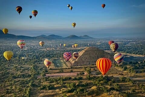 Ballongtur + frokost i en hule + henting fra Mexico by + pyramider