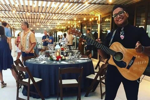 Cena romantica con chitarra dal vivo
