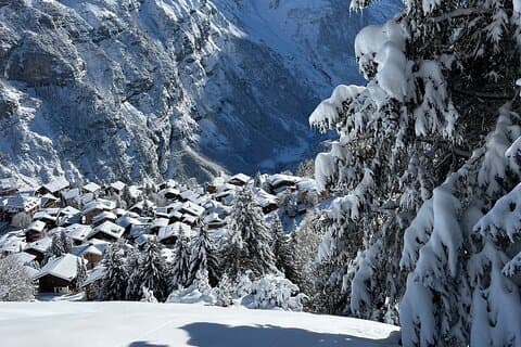 Mürren: Hiking & Raclette Adventure