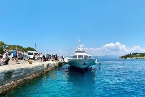 Transporte de ferry entre Corfu Island e Paxi Island