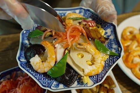 Cuisiner et manger Bara Sushi Un plat local d'Okayama