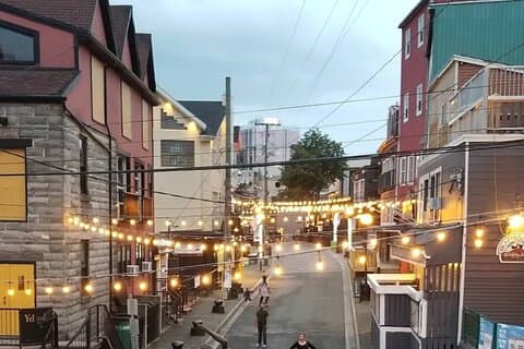 St. John’s Pub Tour & History Lesson - Pints & Pathways