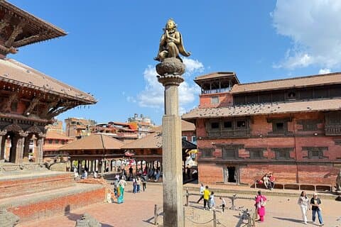 Swayambhunath og Patan Durbar Square Half Day Tour i Kathmandu