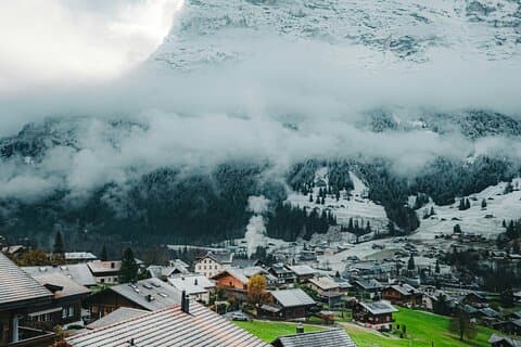 Zurich: Day trip to Grindelwald & Interlaken with Photoshoot