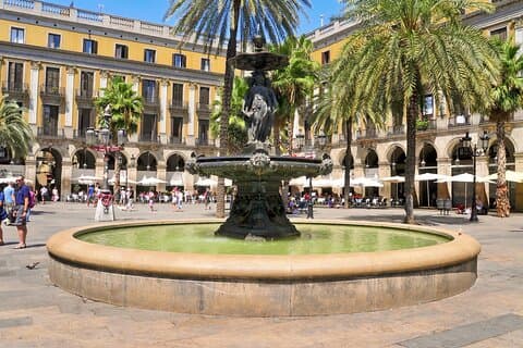 Barcelona Gothic Quarter and El Born Semi-Private Tour 12ppl Max