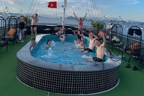 Ha Long Bay luksus cruise med lunsj