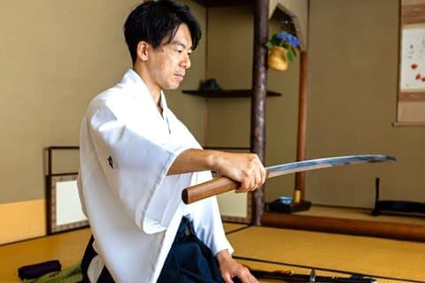 Osaka: Private Samurai Erfahrung - Train mit Schwertmeister
