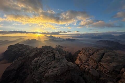 Wadi Rum Sunrise Hot Air Balloon Ride com a hospitalidade beduína