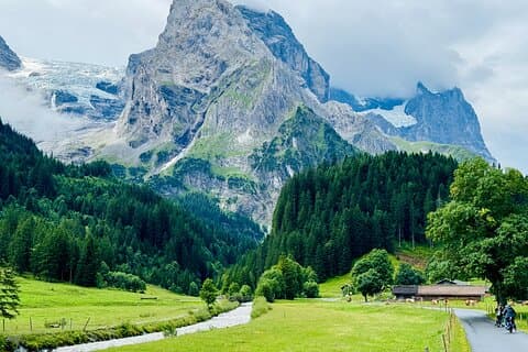 Excursion en vélo électrique dans la vallée de Rosenlaui et Grosse Scheidegg au départ d'Interlaken