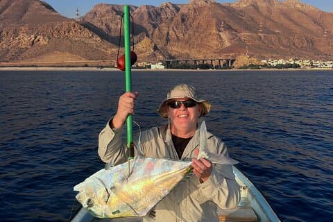 2 Days Private Wadi Shab Adventure and Tiwi Local Fishing Tour