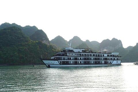 Hanoi till Halong Bay: Bästa lyxkryssningen med 2D1N Lan Ha Bay